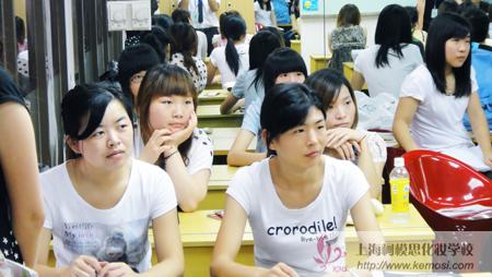 柯模思上海化妆学校新生开学